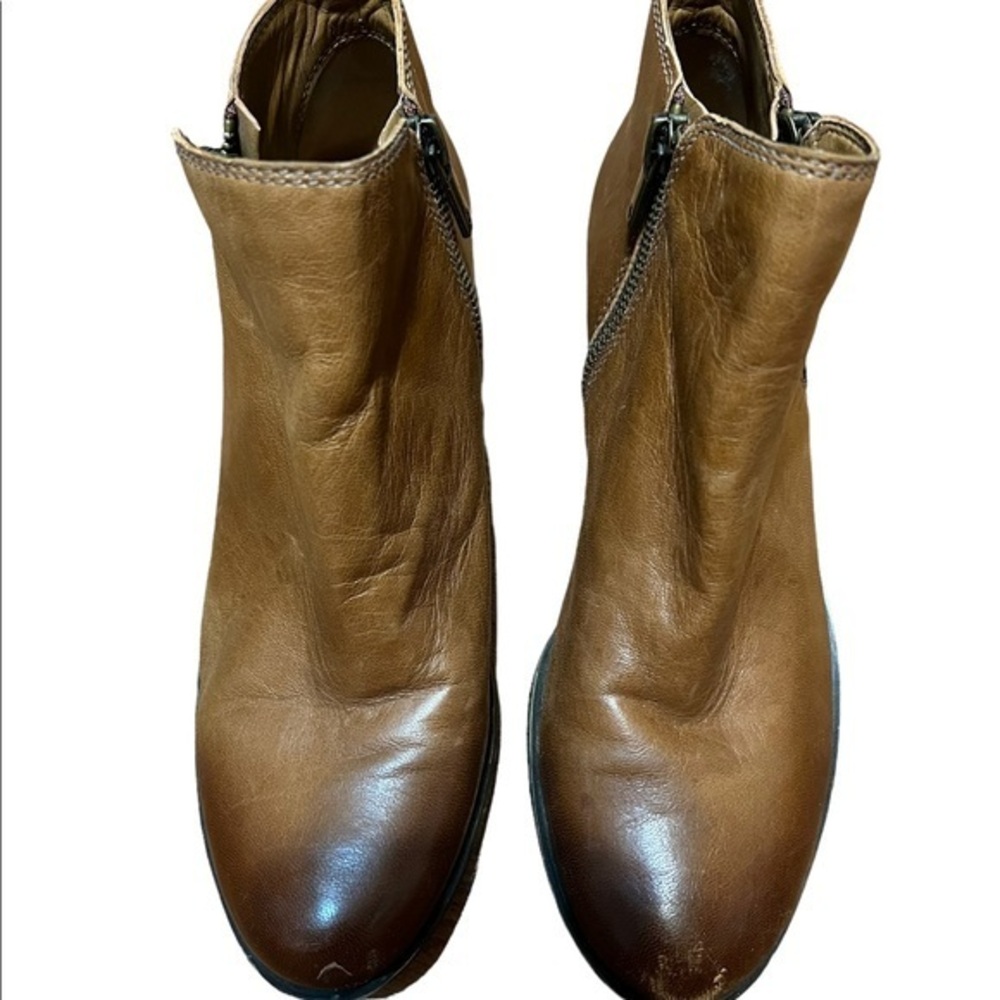 Lucky brand camel color boots Zips on both sides Size 7 1/2